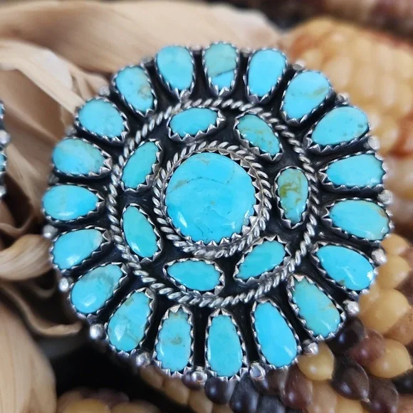 Stunning Vintage Native American Navajo Turquoise Flower Cluster Earrings 🩵🎁